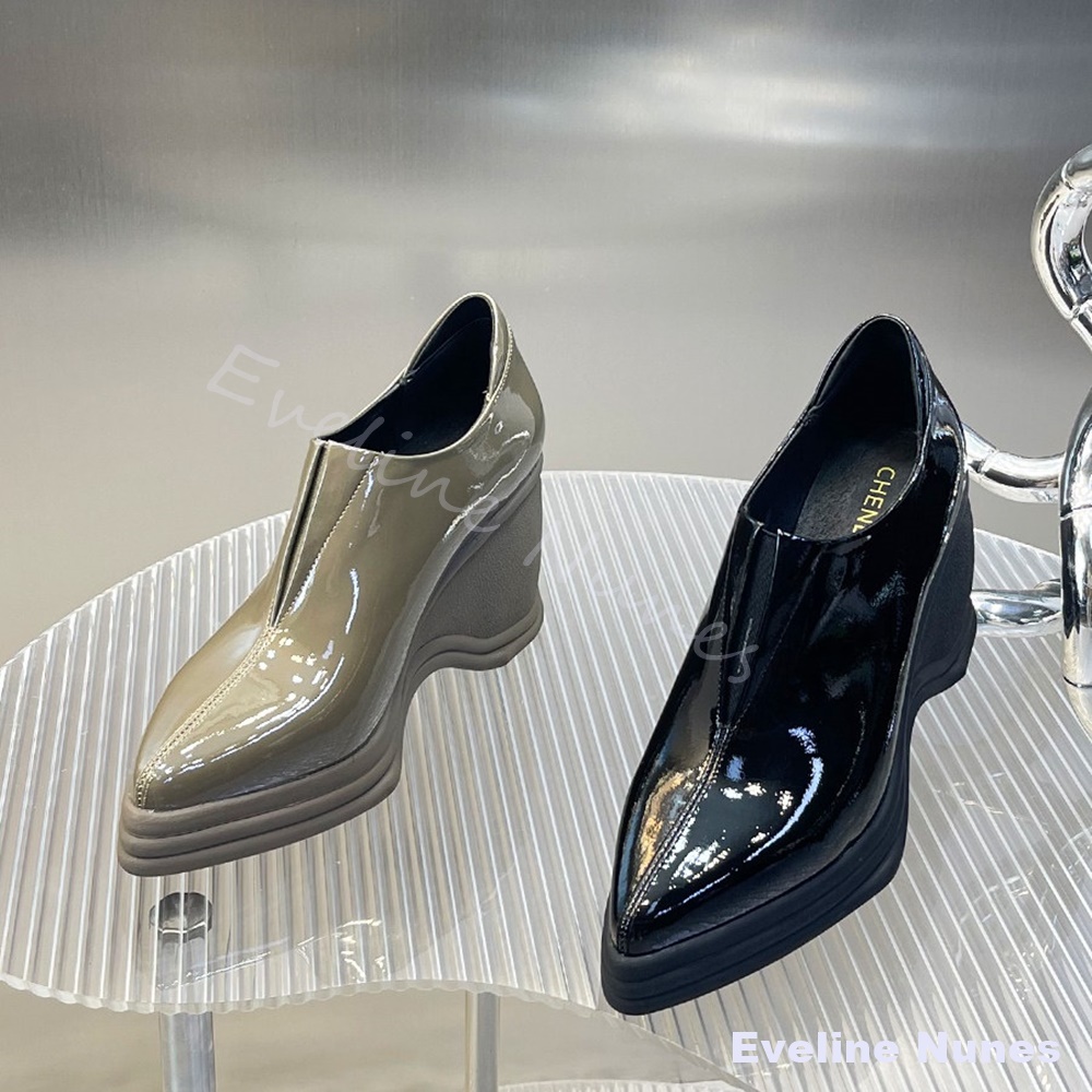 Patent Leather V Cut Pointed T - Street Fashion Y2K recension och pris